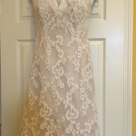 Wedding gown - Picture 3 of 7